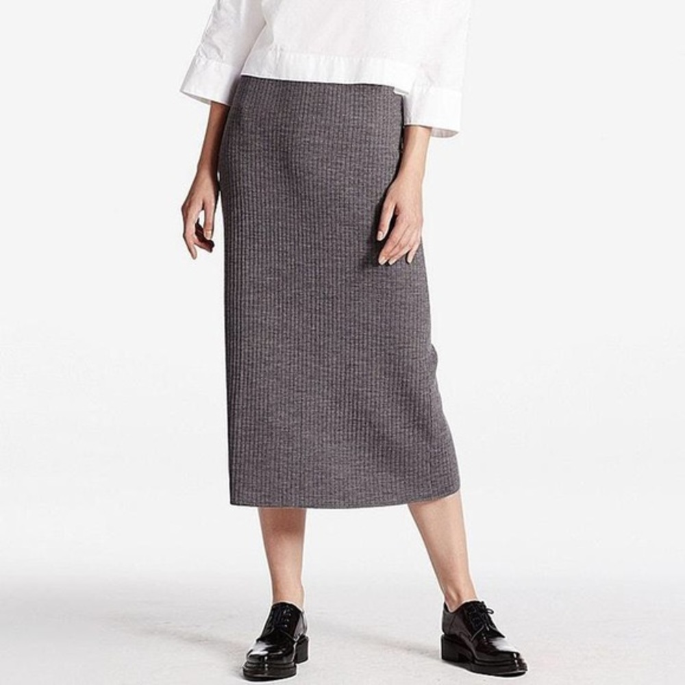 Uniqlo ribbed grey knit midi skirt